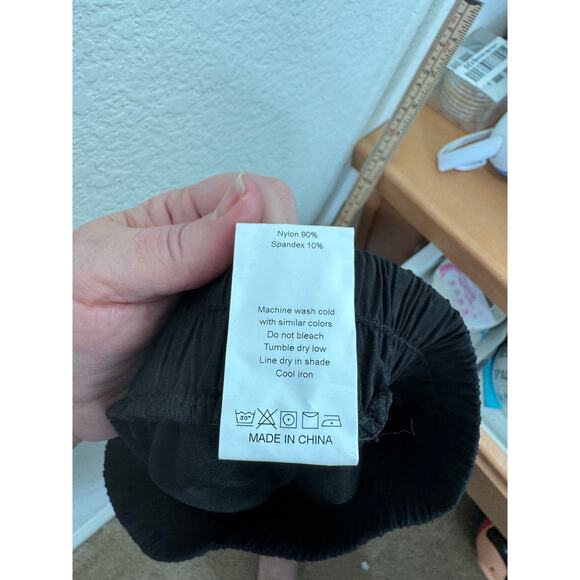 NWOT Women's Workout Gym Shorts Running Quick Dry Pockets Black Medium - Picture 10 of 12